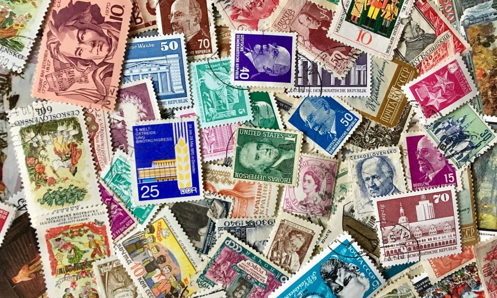 Orang yang suka koleksi perangko disebut